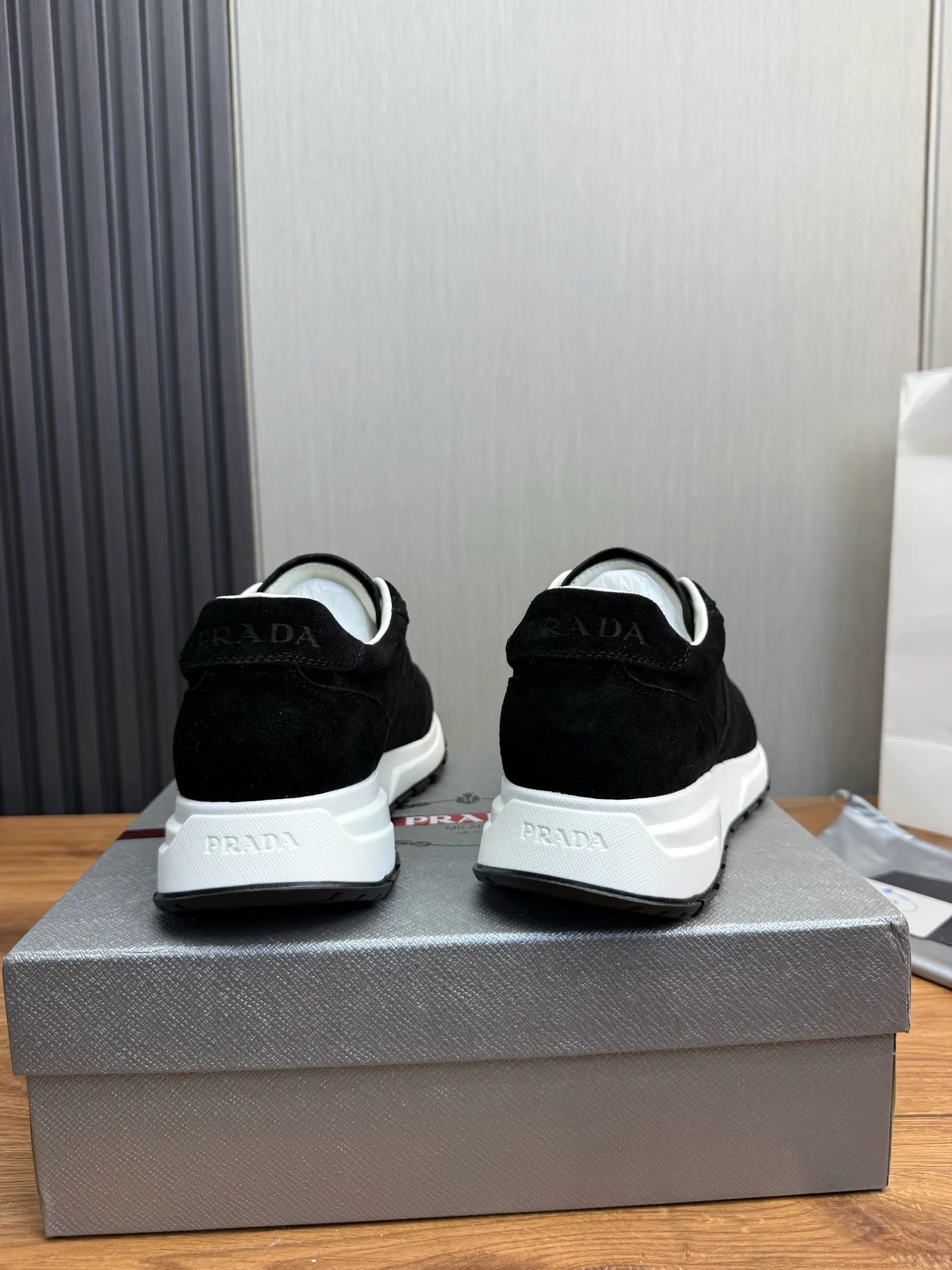 Men's shoes 💰580💰 [PRADA] Hot-selling men's shoes shipped 👏Official website synchronized ⬆️ Original cowhide fabric + cowhide lining, cowhide feet 🐮 1:1 shipment ✔️Original original sole, 38-45 (45. Customized, non-refundable)